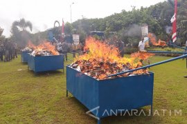 Bea Cukai Kanwil Jatim I Musnahkan Jutaan Batang Rokok Ilegal (Video)