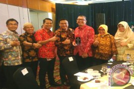 Mendagri Anugerahkan "Leadership Award" Kepada 24 Kepala Daerah