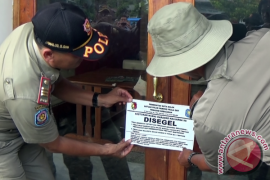 Satpol PP Solok Segel 14 Kafe