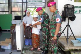 Puluhan Anak Khitan Massal Bhakti Sosial Marinir