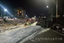 "Mini Cooper" Tabrak Dua Mobil di Surabaya (Video)