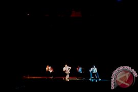 Karya Tari Indrayuda Dipentaskan di Taman Budaya Padang