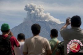Gunung Agung meletus lagi, tapi tak membahayakan