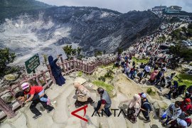Gunung Tangkuban Parahu  erupsi