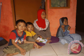 Bocah 10 Tahun Rela Jualan Gorengan Karena Ini