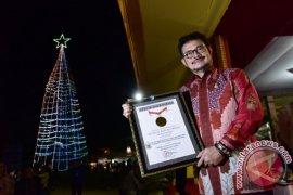 Pohon Natal "Lovely" Desember Raih Rekor Muri