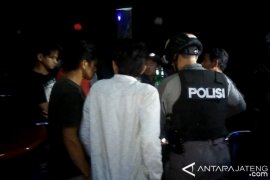 Petugas gabungan razia tempat hiburan malam di Banyumas