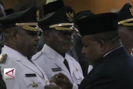 Gubernur Papua Lantik  Dua  Kepala Daerah Terpilih