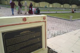 Sandiaga ziarah ke kuburan massal korban tsunami