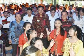 Ribuan guru di Nias mulai tersenyum