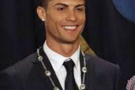 Ronaldo Ungguli Messi Untuk Menangi Balon d'Or Kelimanya