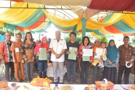 Semua warga harus miliki E.KTP
