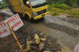 Waspada, Polda Riau Alihkan Jalur Menuju Sumbar Akibat Banjir