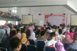 Pemkot Kendari berangkatkan umrah 33 majelis taklim