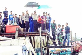 Irianto Tinjau Korban Selamat