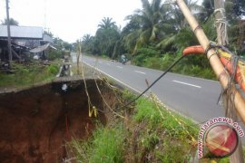 Empat Titik Ruas Jalan Provinsi dan Nasional di Agam Rusak