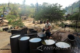 Tanah Lapangan Sumur Minyak Tua Bojonegoro Tidak Bisa Ditanami