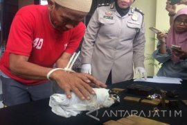 Polrestabes Surabaya Tangkap Penipu Ratusan Juta Rupiah