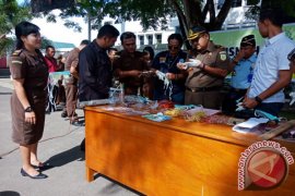 Kajari Kolaka Musnahkan Barang Bukti Kejahatan 