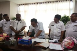 Bupati MTB tandatangani pakta integritas pengadaan barang