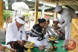 Masyarakat Batuaji-Tabanan  bangun tempat penyimpanan benda sakral