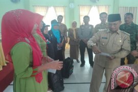 Rakor keluarga berencana, Wabup serahkan perlengkapan kader
