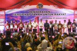 Presiden Serahkan Sertifikat Tanah Untuk Rakyat Page 2 Small