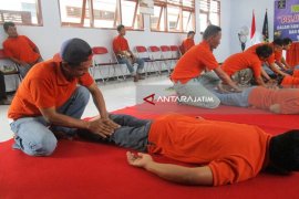 Klien Bapas Diberi Pelatihan Pijat