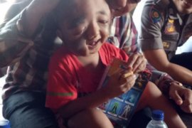 Andre Malau bantu Rahmad penderita cacat