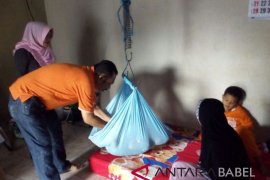 Ismiryadi bantu anak tunanetra