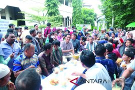 Menikmati Jajanan Pasar Lama