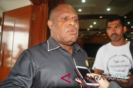 DPRP serahkan bantuan untuk warga Asmat