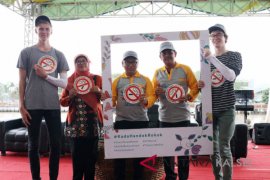 South Kalimantan Campaigns Anti-Smoking in the River