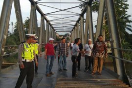 Gerak: pengaman jembatan Aceh Barat dibangun asal jadi
