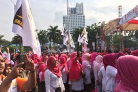Antusiasme ibu-ibu pada deklarasi ERAMAS