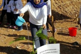 Gus Ipul-Puti dan Khofifah-Emil Tes Kesehatan