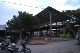 Puluhan pedagang bantaran BKT boyongan ke Pasar Waru