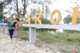 Pantai Pulo Sarok Singkil dipadati pengunjung