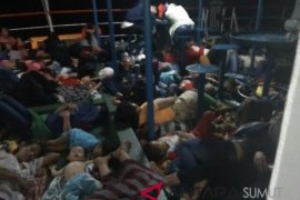 Penumpang kapal pelabuhan gunungsitoli menuju sibolga membludak