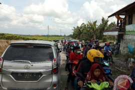 Jalur objek wisata Simarjarunjung macet