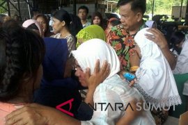 Keluarga ABK Mega Top III mendadak histeris