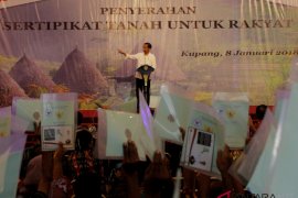 Jokowi Bagikan Sertifikat Tanah Page 1 Small