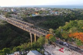 Jembatan Liliba masih aman dilalui