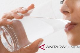 Antisipasi Udara Dingin, Dinkes Dharmasraya Imbau Masyarakat Perbanyak Minum Air Putih