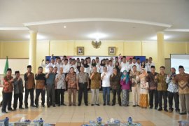 Jangan hanya mendengar informasi