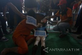 Pembunuh Bayi Hanung Peragakan Aksi Kejinya
