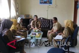 Diskominfo Pariaman Pelajari Pengembangan Radio Lansek Manih