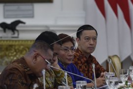 Sektor Strategis adalah Pariwisata dan "e-Commerce"