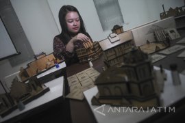 Mahasiswa Ubaya Buat Souvenir "Board Game" Khas Surabaya (Video)