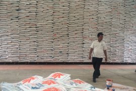 Kansilog Rantauprapat gelar pasar murah